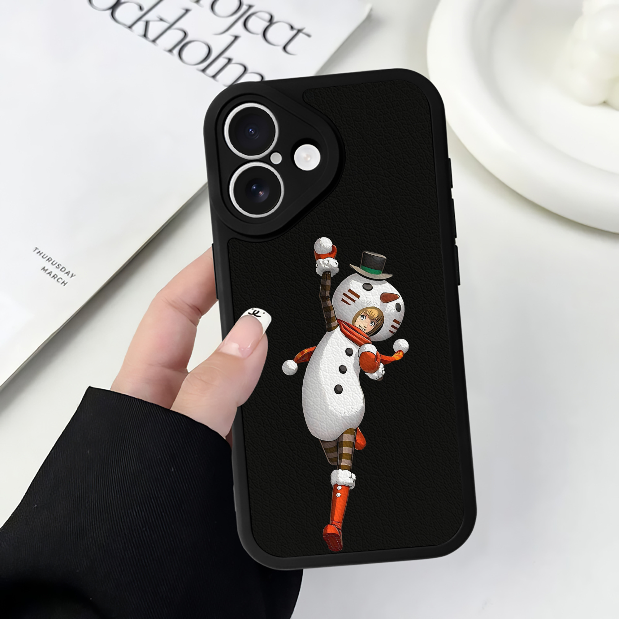（画像用） 進撃の巨人 アルミン·アルレルト Attack on Titan Armin Arlert 【iPhone 16シリーズ対応】シリコンスマホケース（レザー調） 材質：シリコン